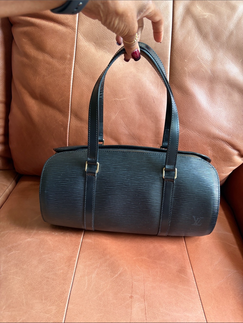 🖤💄Sleek Louis Vuitton Black Epi Leather Soufflot Barrel Bag🖤💄